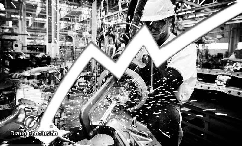 El industricidio en números: menos empleo, menos empresas y sólo crecen las importaciones