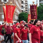 Desde distintos lugares del país, llegaron seguidores de La Libertad Avanza al Parque España para el acto de Milei en Rosario