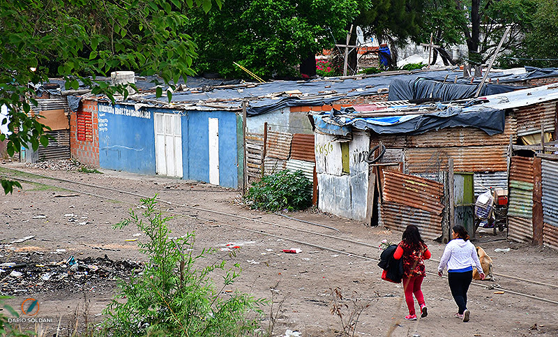 Crisis habitacional: alertan que 1 de cada 3 familias en Argentina reside en una vivienda precaria