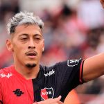 Newell’s aprovechó los errores de Huracán, ganó 2-0 y le volvió el alma al cuerpo