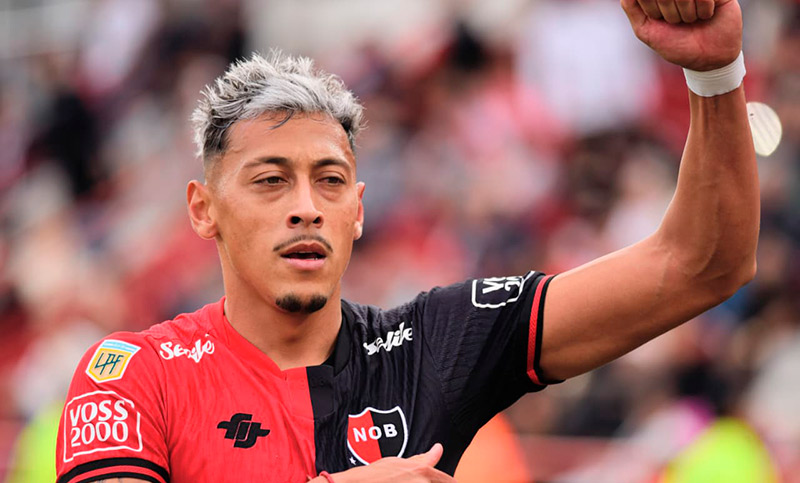 Newell’s aprovechó los errores de Huracán, ganó 2-0 y le volvió el alma al cuerpo
