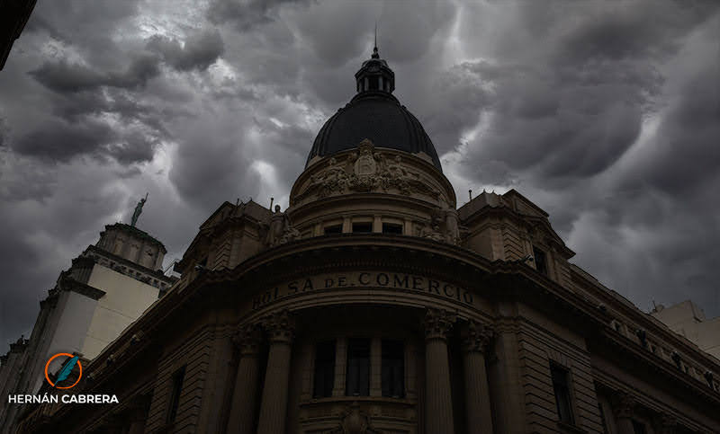 La semana termina con tormentas y descenso de temperatura: ¿cuándo llueve en Rosario?