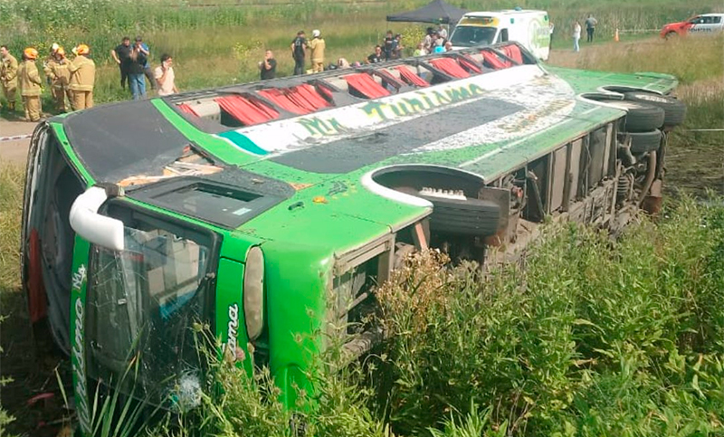 Dos muertos y 44 heridos al volcar un colectivo a pocos kilómetros de Mar del Plata 