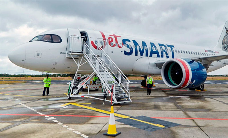 Trabajadores de JetSMART denuncian despidos de personal y su reemplazo por extranjeros