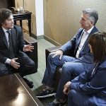 Entre milanesas y críticas: el Gobierno ningunea a un Macri que incuba bronca