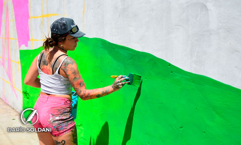 De la mano de Aymi Lova, lanzan una paleta de látex para arte urbano con un gran mural participativo en Empalme Graneros