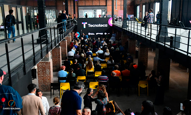 Abrió la Tecnoteca: una escuela donde jóvenes rosarinos aprenderán a usar herramientas tecnológicas