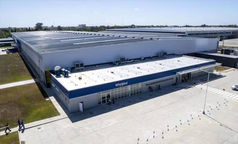 Cerró la fábrica de Whirlpool en Pilar y dejó a 220 trabajadores en la calle