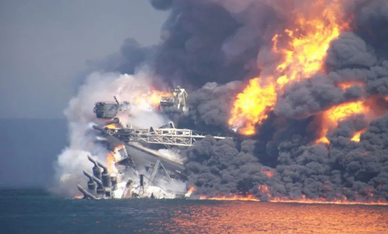 Ucrania ataca con drones e incendia la mayor terminal petrolera rusa del Mar Negro