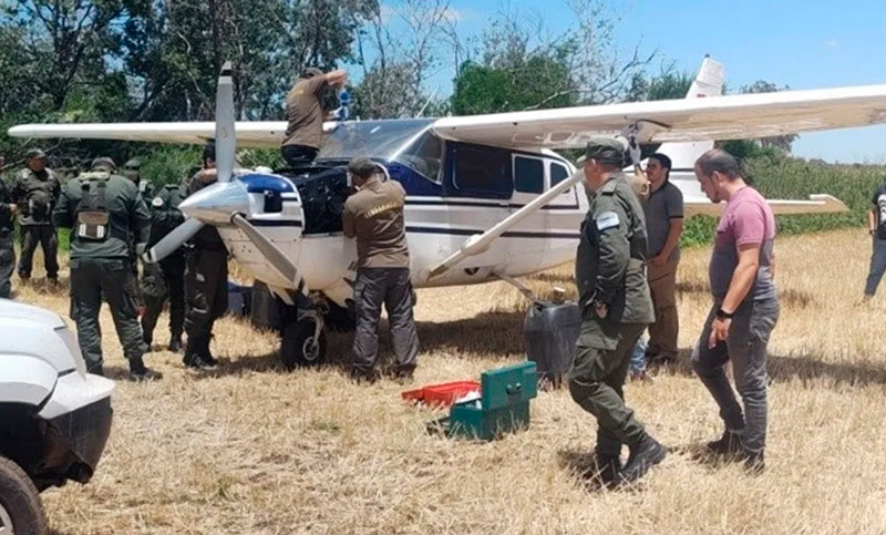 Encuentran otra avioneta narco abandonada en un campo santafesino de Curupaity