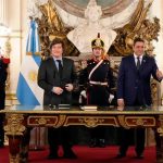 ¿Quién es el funcionario que dijo que se iba del Gobierno, pero se quedó y ahora tendrá un salario de 140 millones de pesos?