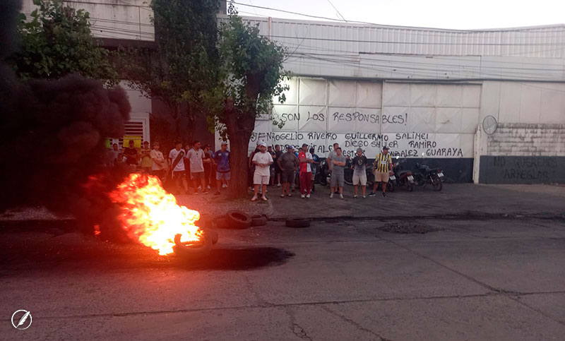 Se agudiza el conflicto en el frigorífico Euro: trabajadores reclaman en la empresa por falta de pagos