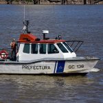 Accidente náutico en San Lorenzo: buscan desesperadamente a un policía desaparecido tras  hundirse la lancha en la que circulaba