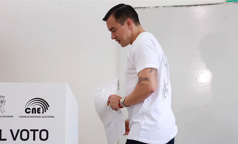 Chile de cara a la segunda vuelta Presidencial y derrota del oficialismo para una nueva Constitución en Ecuador