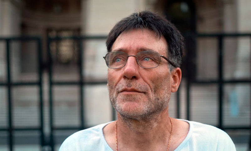 El padre ‘Paco’ Olveira viajaba en el colectivo que volcó en la Ruta 2: «Nadie sintió nada raro hasta el accidente»