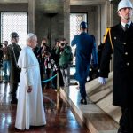 En su primera gira internacional, el papa León XIV visitó un mausoleo en Turquía