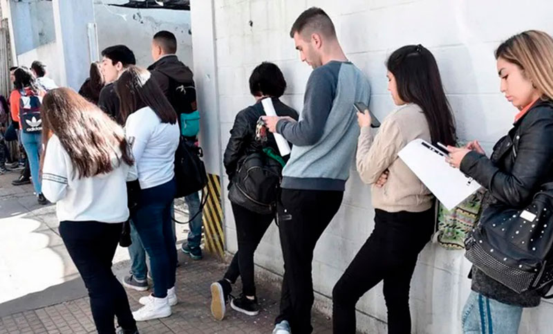 Desde que asumió Milei se perdieron 205.000 empleos asalariados, revela un informe