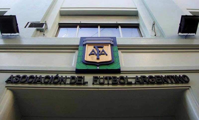 La AFA se desligó de las investigaciones y acusó a un empresario cercano a Milei por desestabilización institucional