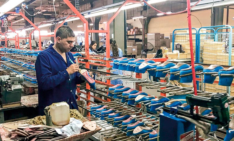 La industria del calzado alertó por la apertura importadora: «Está entrando mercadería de mala calidad, nos van a inundar de basura»