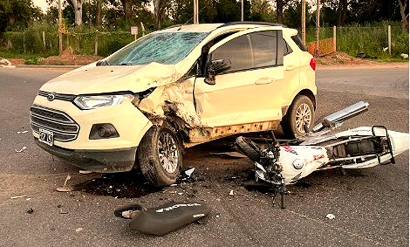Trágico choque en General Lagos: una joven motociclista perdió la vida al colisionar contra un auto
