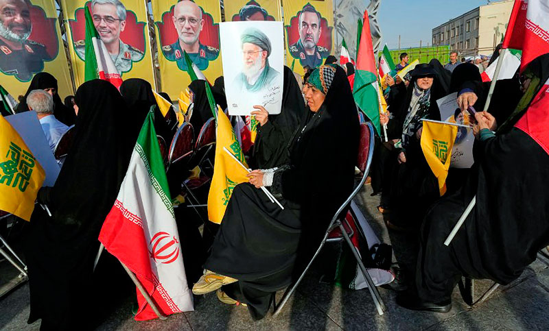 Irán promete aplastar a sus enemigos tras declarar estar en guerra contra Estados Unidos