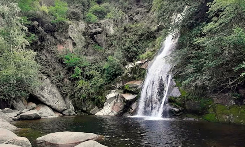 Tragedia en Córdoba: un hombre murió ahogado en una cascada de La Cumbrecita