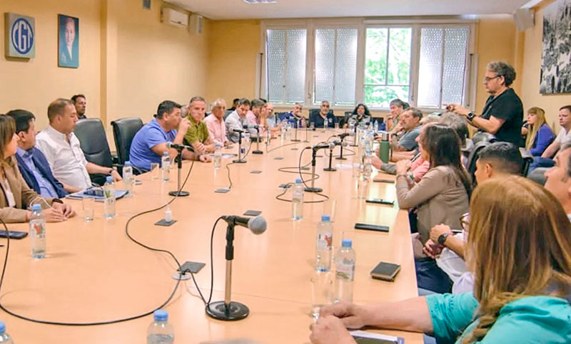 Gremios industriales y la CGT afirman que la reforma laboral de Milei «no beneficia a ningún trabajador»