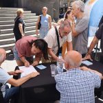 Jubilados siguen juntando firmas para ser incluidos en la Carta Orgánica de Rosario: “La verdad que nos asombra cómo viene la gente”
