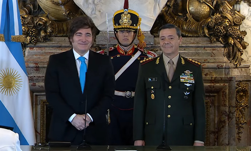 A pesar de los cuestionamientos, Milei le tomó juramento a Carlos Presti como nuevo ministro de Defensa