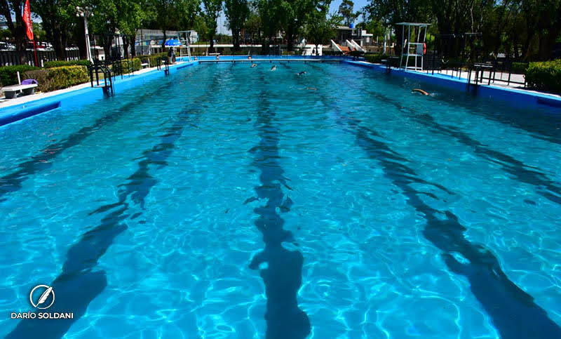 Abren las piletas del Parque Alem: ¿cuánto cuesta la temporada y qué se necesita para ingresar?