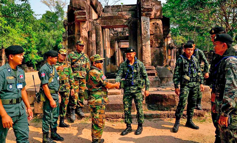 Templos, drones y artillería pesada: ¿qué pasa entre Tailandia y Camboya?