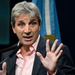Acorralado por el vencimiento de deuda, Caputo quiere los dólares que consiguió Santa Fe