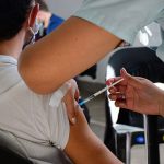 Era de fake news y desinformación: sólo un 55% de los jóvenes apoya la vacunación obligatoria, siendo los libertarios los de mayor rechazo