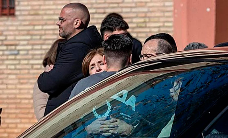 España: ascienden a 42 las víctimas fatales del choque de trenes y buscan a 45 personas