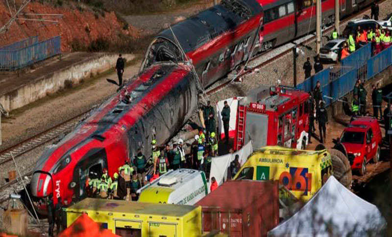 España: una hipótesis preliminar indica que una fractura en uno de los rieles del carril causó el accidente ferroviario en Adamuz
