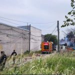 Incendio en barrio Ludueña: el fuego devoró una vivienda y un auto particular