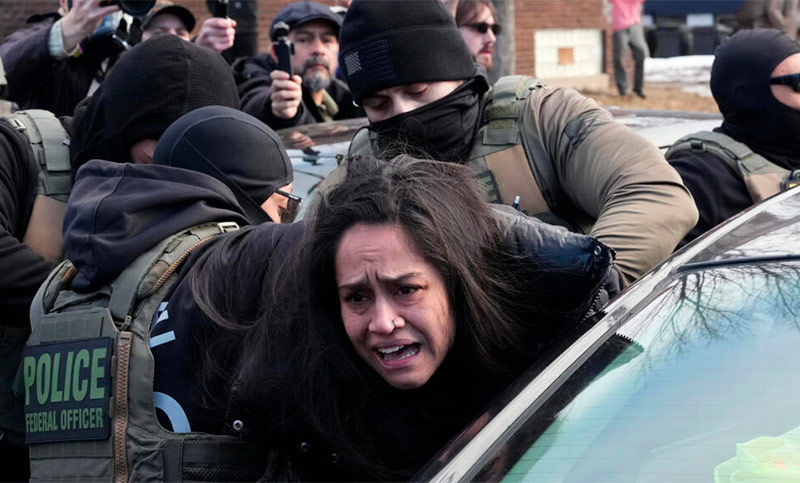 Fallo judicial restringió el accionar violento de agentes federales estadounidenses contra las protestas en Minnesota