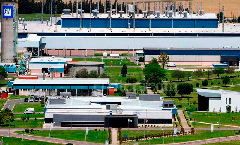 La industria automotriz, en caída libre: General Motors suspenderá la producción y aplicará reducción salarial