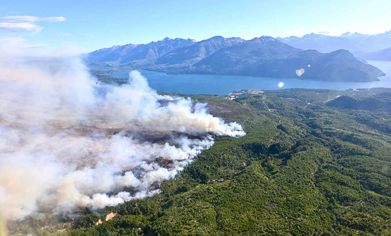Anunciaron la intervención del Parque Nacional Los Alerces por el avance de los incendios