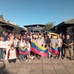 Venezolanos festejaron en Rosario la intervención de Estados Unidos al país caribeño