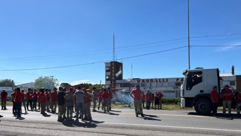 Vasalli: volvió el conflicto en Firmat, los trabajadores planean corte de ruta y toma de fábrica