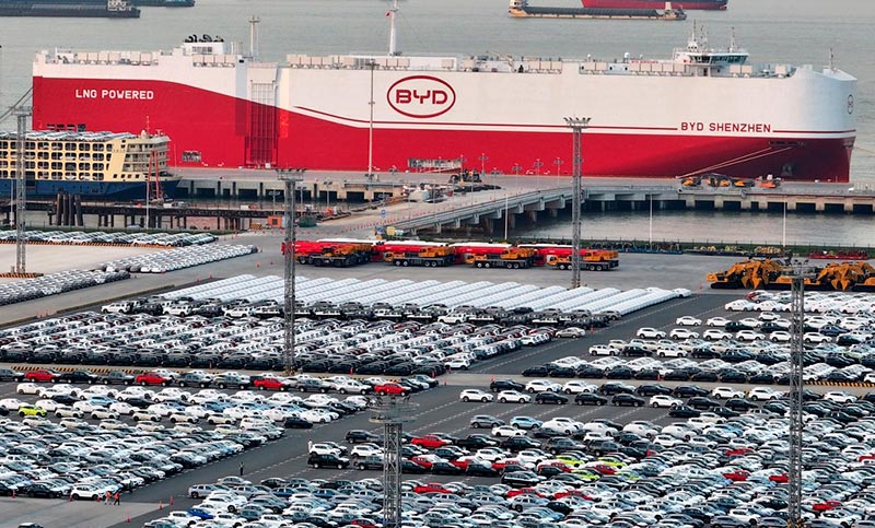 Importación de autos chinos: cruce entre el ministro Caputo y Pichetto por la razonabilidad de la medida