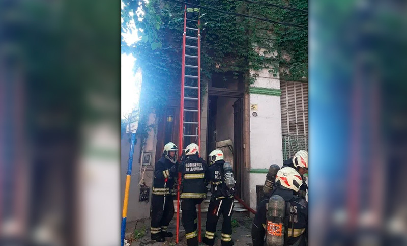 Incendio en un conventillo en La Boca: al menos 20 heridos y 13 dotaciones en el lugar