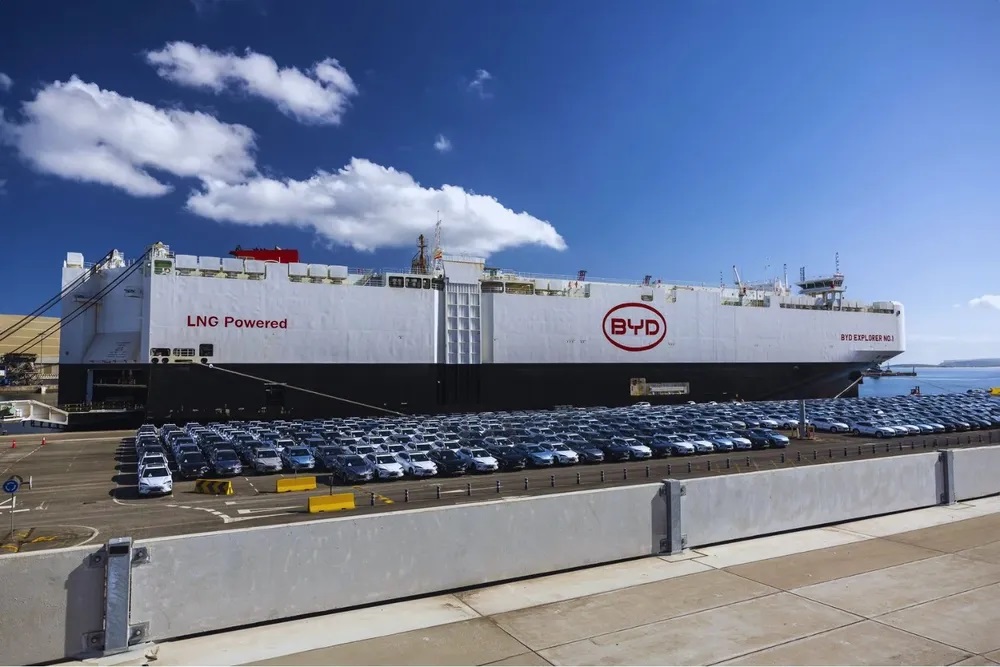 Llega un barco con 7.000 autos chinos a Argentina: cómo impactará en la producción local