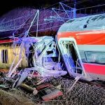 Al menos 39 muertos en España tras un choque entre dos trenes de alta velocidad