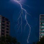 La historia del cazador de tormentas que fue alcanzado por un rayo y dado por muerto: “Son gajes del oficio”