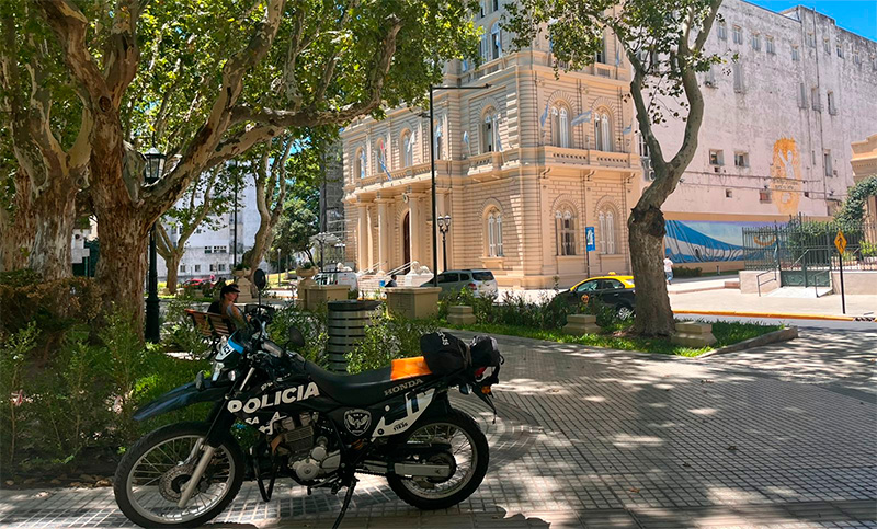 Apuñalaron a una persona y entró a pedir ayuda a la Municipalidad