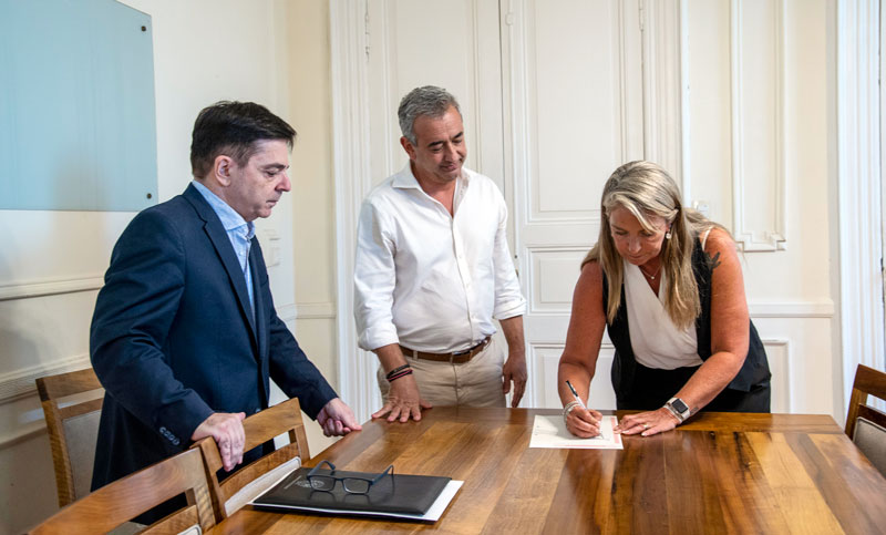 Javkin tomó licencia por una semana y dejó la Intendencia a cargo de María Eugenia Schmuck