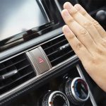 ¿Cuáles son las principales recomendaciones para conducir con seguridad en días de altas temperaturas?