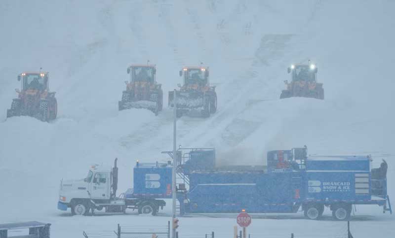 Se agrava la tormenta invernal que azota a Estados Unidos: se estrelló un avión y ya se registran alrededor de 30 muertos